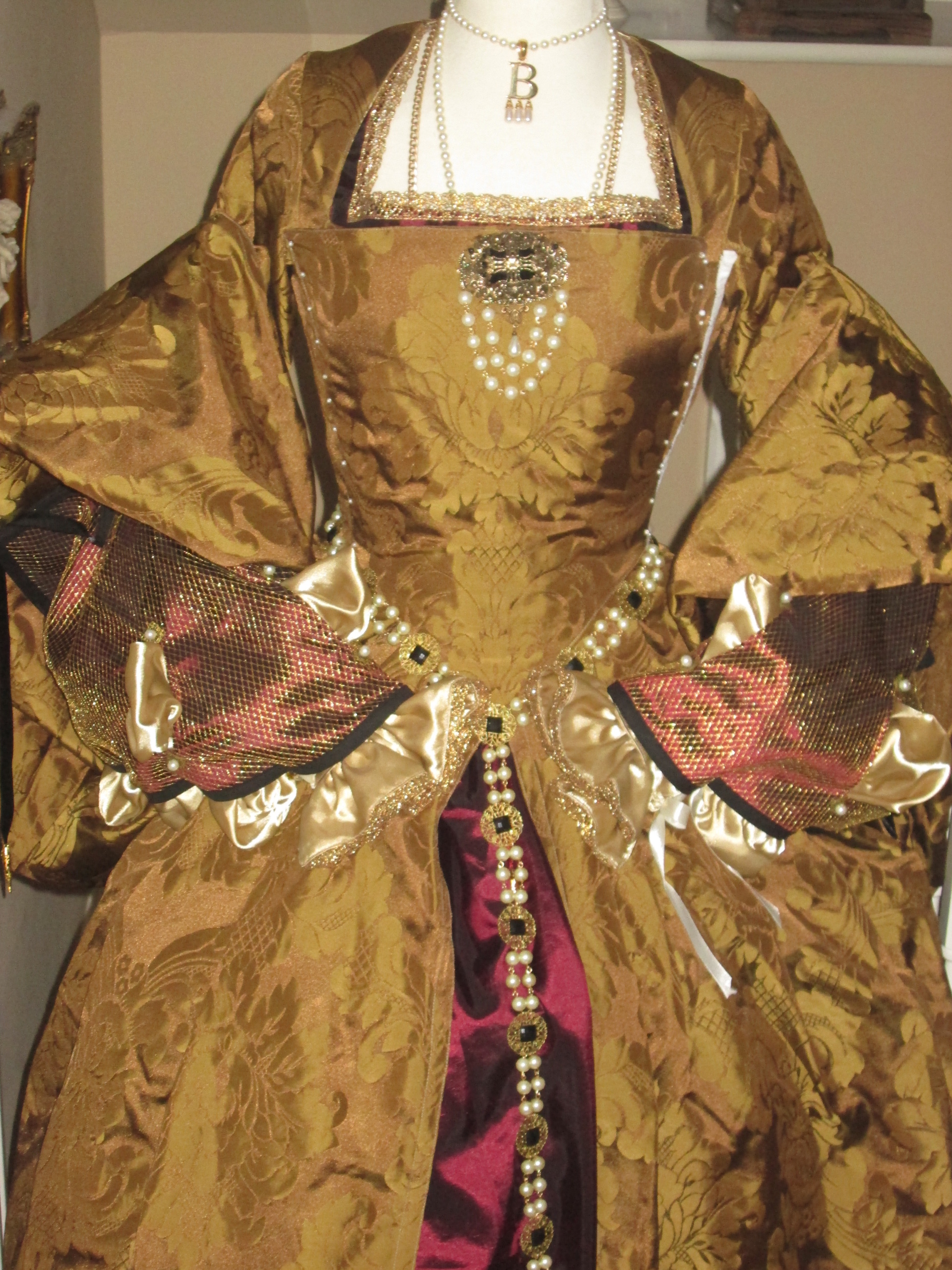 Stunning Tudor gown & matching french hood size 6-10UK